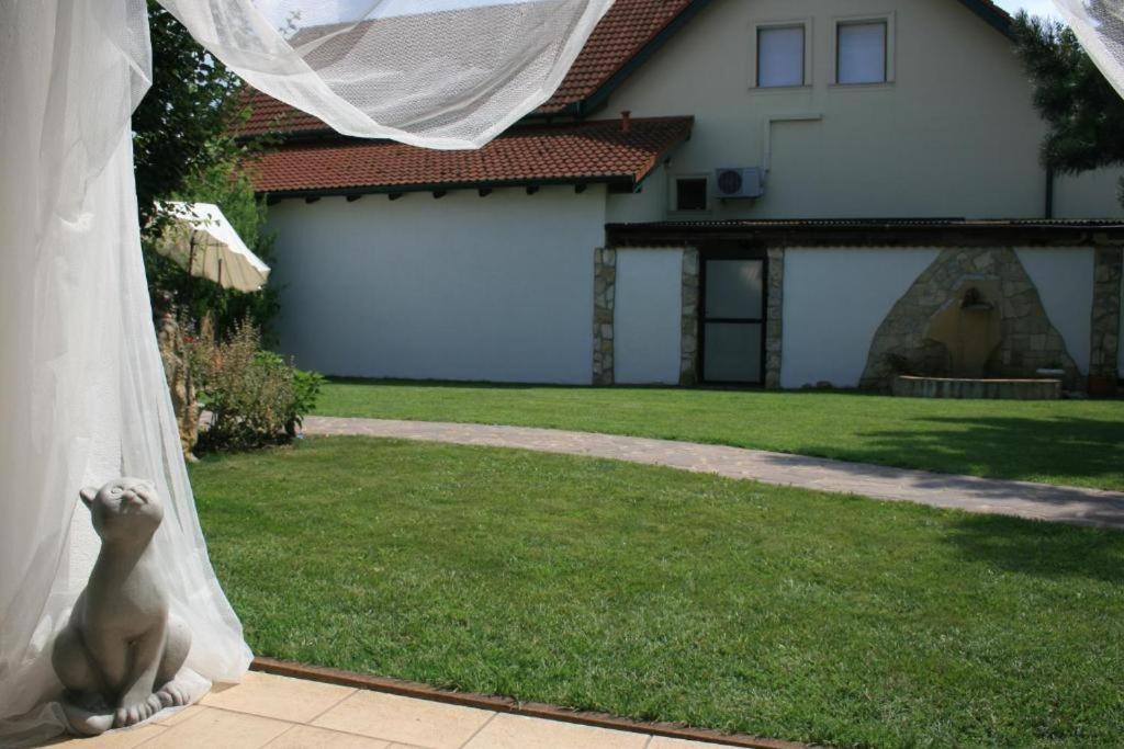 Arkadenhof Zur Puszta Graf Hotel Illmitz Ngoại thất bức ảnh