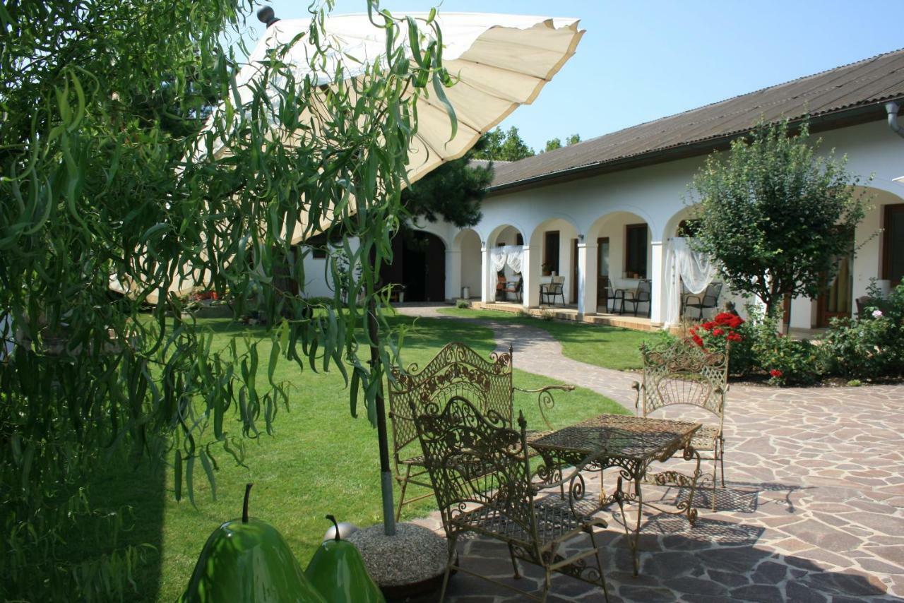 Arkadenhof Zur Puszta Graf Hotel Illmitz Ngoại thất bức ảnh